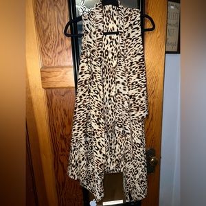 Women’s cheetah print sleeveless cardigan